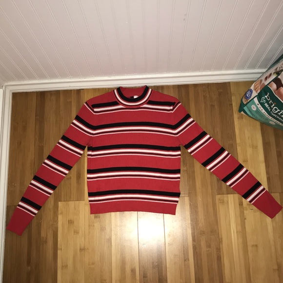 H&M Tops - cropped long sleeve shirt